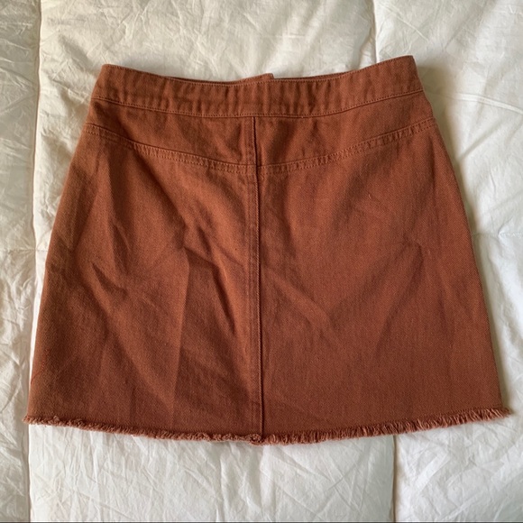 WHITE FAWN BUTTON DOWN SKIRT - Picture 2 of 5